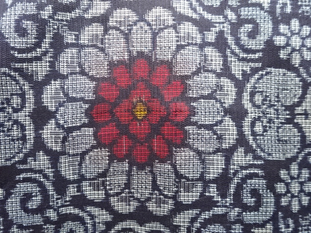 アンティーク　華紋織り出し本場正藍泥染大島紬着物(割り込み絣)